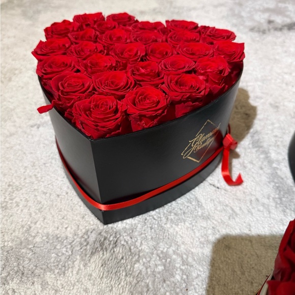 Heart-Shaped Box with Roses - Picture 4 of 5